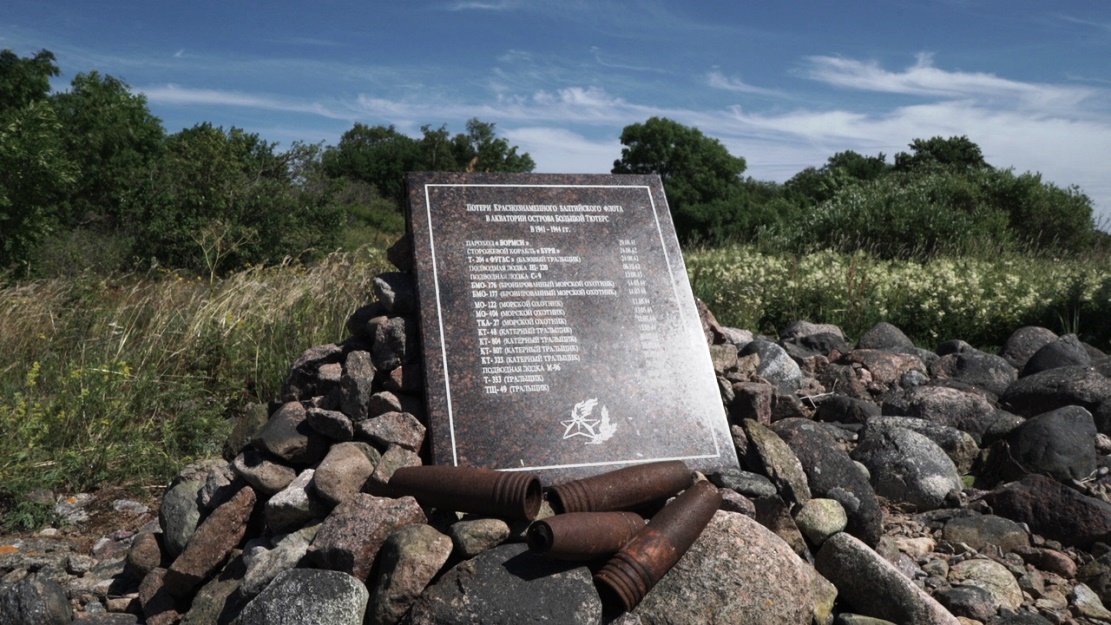 На острове Большой Тютерс в Финском заливе сосновоборцы установили памятный знак балтийским морякам