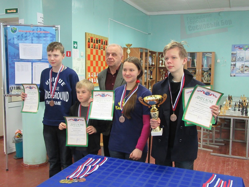 Сосновоборцы завоевали золото в областном турнире по шахматам
