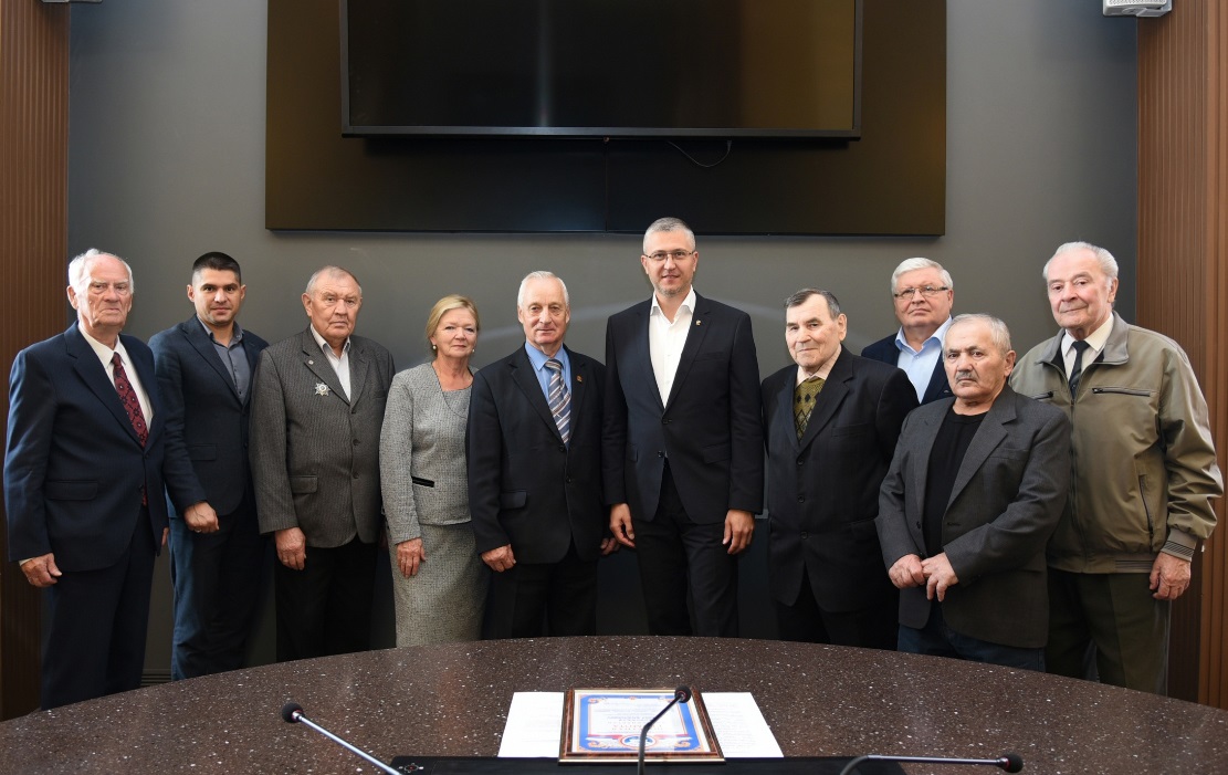 В Сосновом Бору военных строителей поздравили с 75-летием УВСЧ