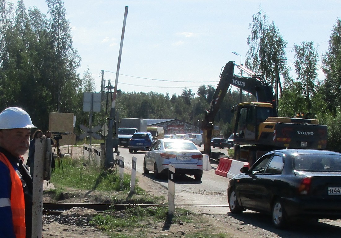 Началась реконструкция железнодорожного переезда в Ракопежах / Маяк.  Сосновый Бор. Ленобласть.