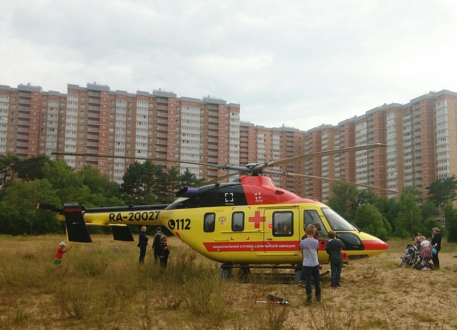 В Сосновом Бору пострадавшего несколько дней назад в ДТП увезли вертолётом Национальной санавиации