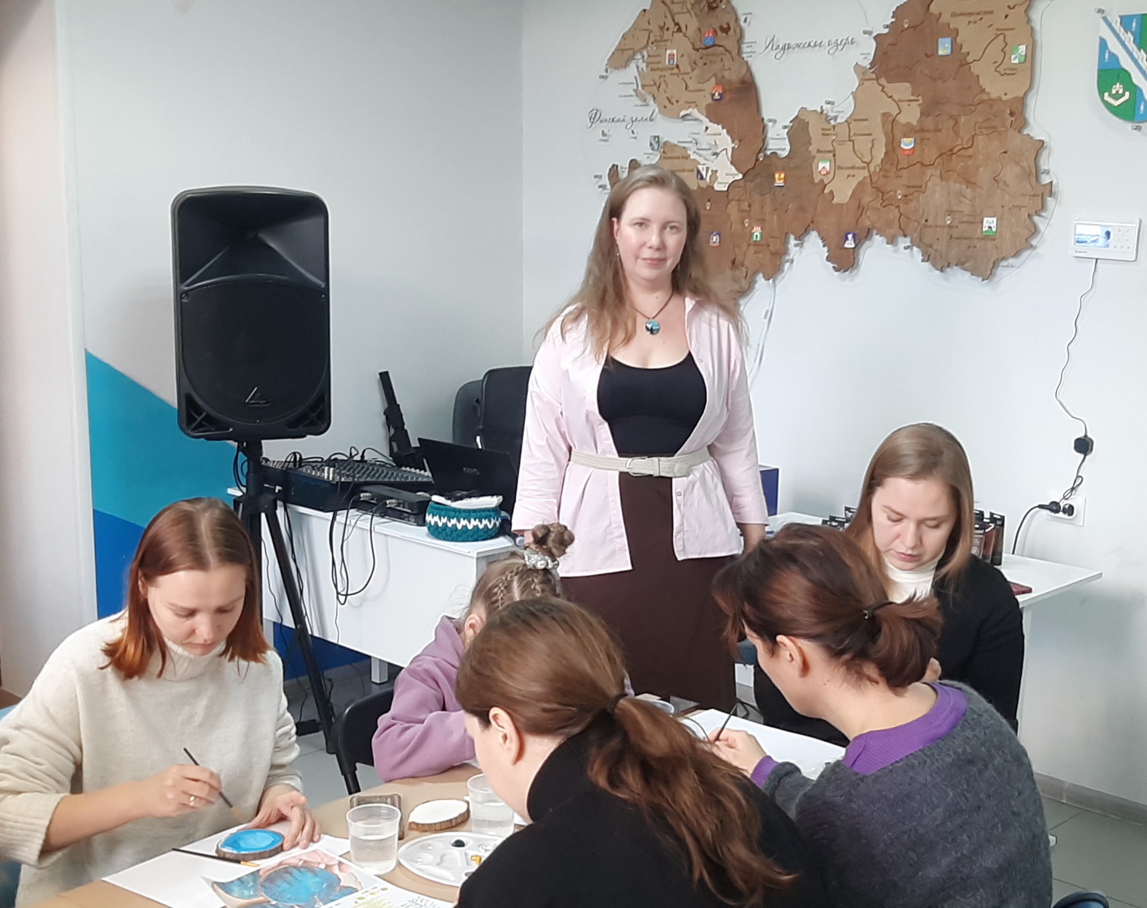 Синергия творчества и новых знаний. В Сосновом Бору действует Школа молодой мамы