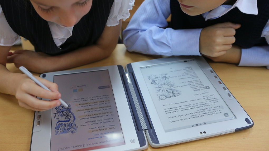 В российских школах уже к 2020 году могут перейти с бумажных учебников на электронные 