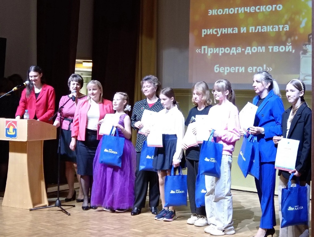 Ребята из Дома детского творчества привезли награды из центра «Ладога»