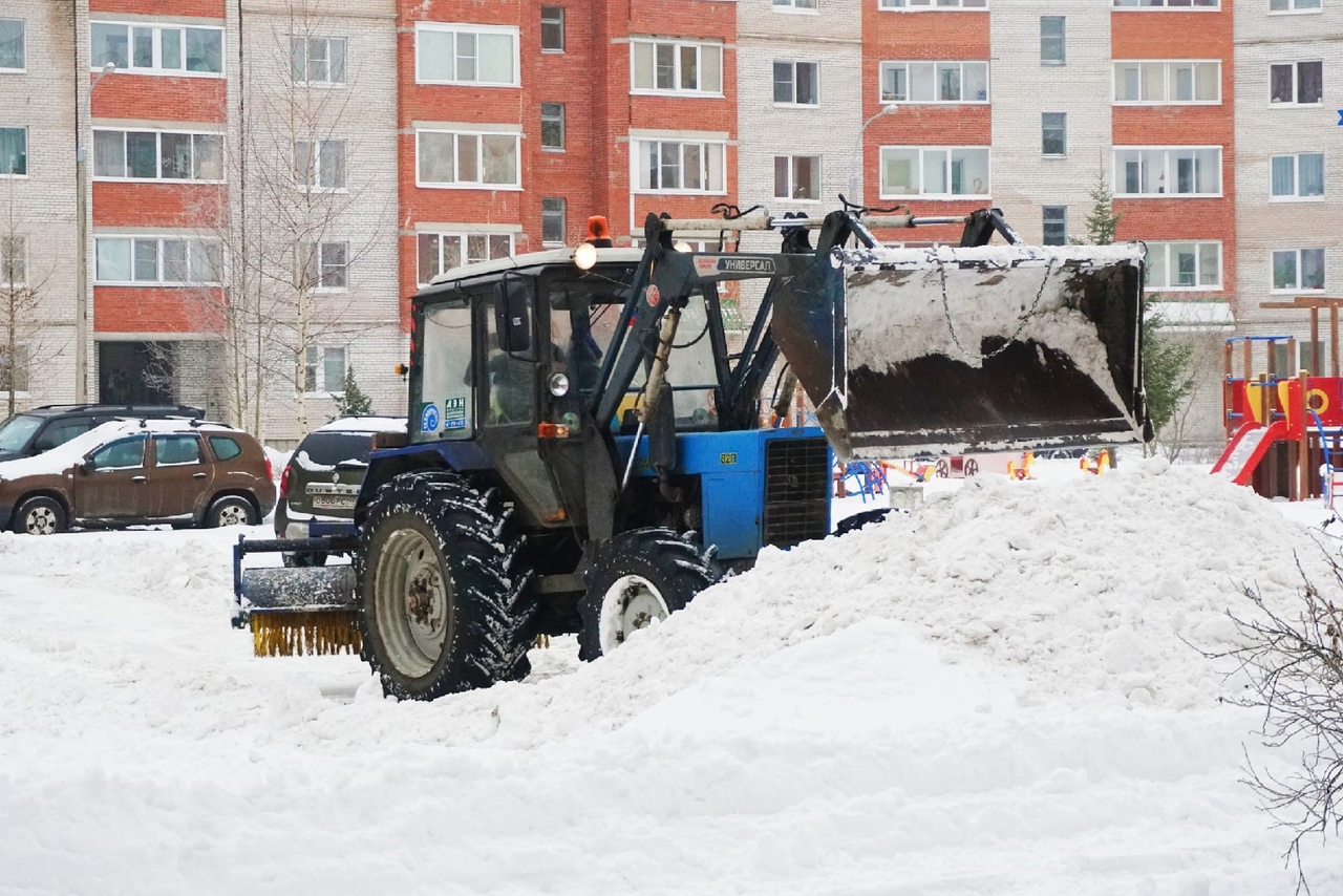Опубликован график уборки дворов в Сосновом Бору после снежного катаклизма