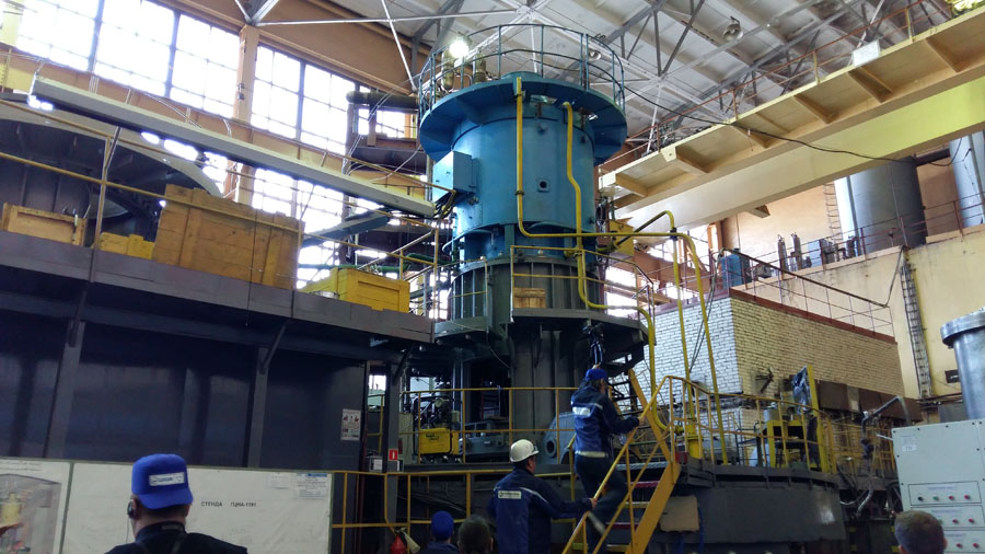 Главный циркуляционный насос проходит испытания на стенде, имитирующем петлю насоса реакторной установки (фото: Ирина Доронина)
