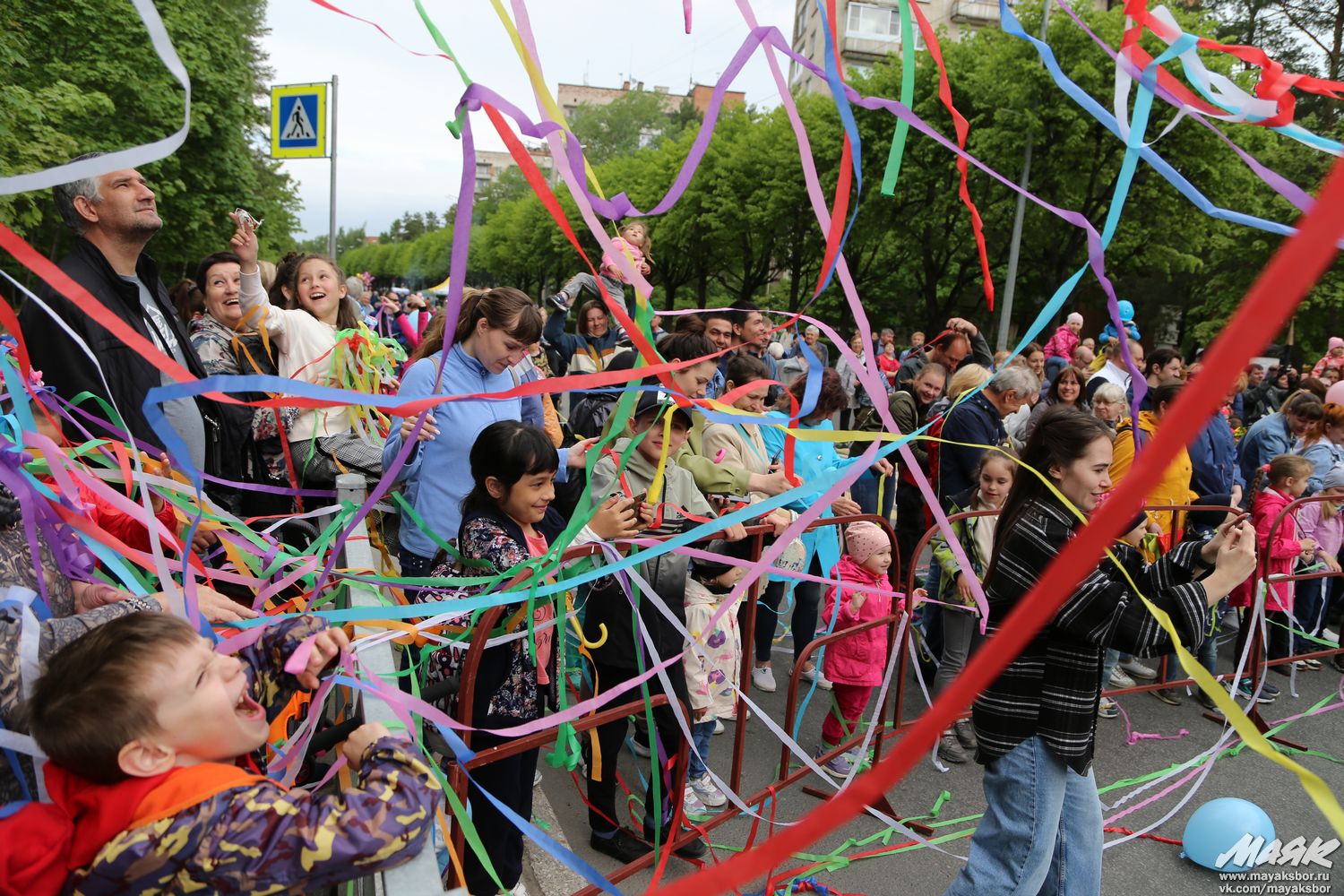 Карнавал-2022. Фоторепортаж: как в Сосновом Бору провели 20-й областной фестиваль детства
