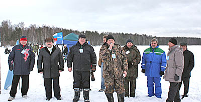  На открытии зимней рыбалки собрались первые лица города (Фото Анны Митченко)