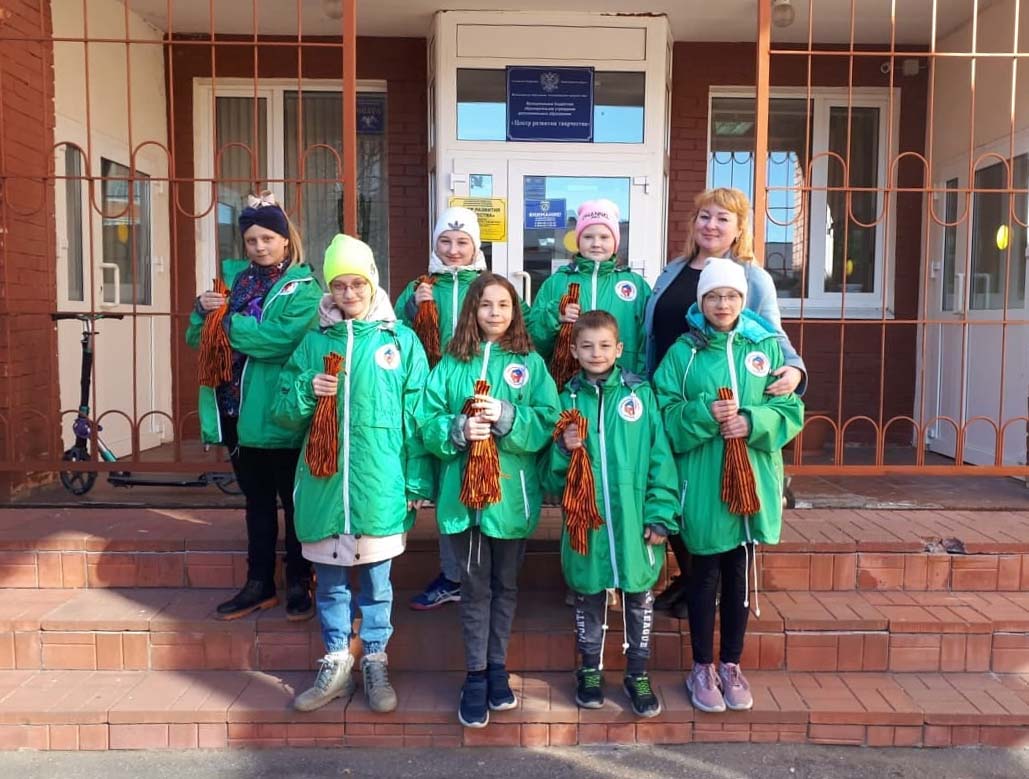 Где в Сосновом Бору можно получить Георгиевскую ленточку / фото: ЦРТ