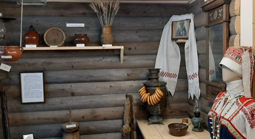 В сосновоборском городском музее воссоздали уголок старинной деревенской избы