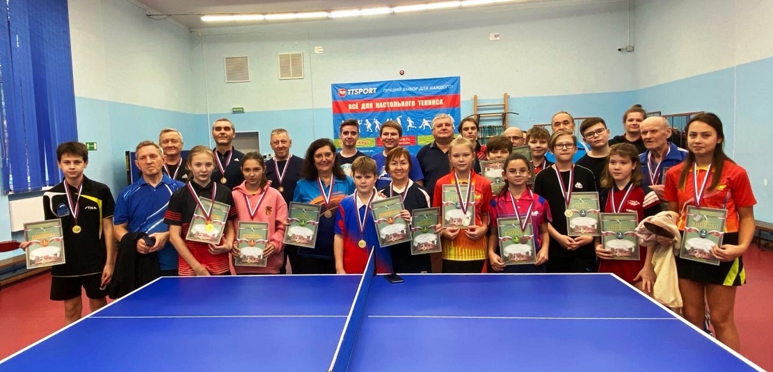 Победили «Белые волки» и «Дружба»: в сосновоборском Центре настольного тенниса прошли городские соревнования