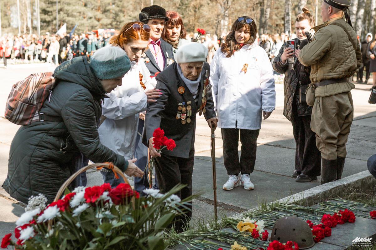 Не забыть подвиг предков. В Сосновом Бору День Победы отметили на памятных  митингах | 09.05.2024 | Сосновый Бор - БезФормата