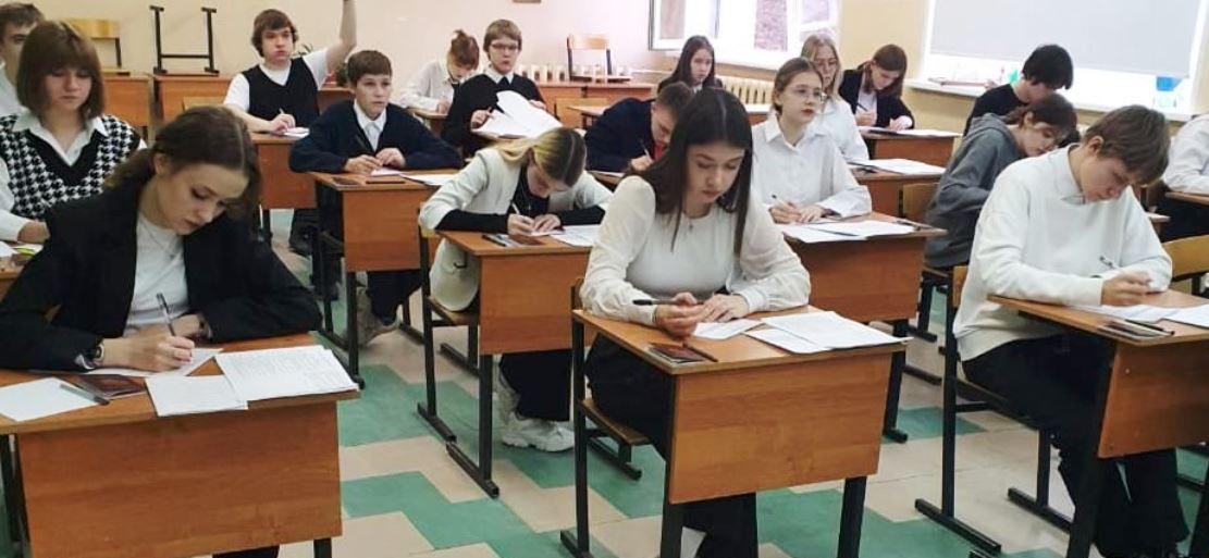 Девятиклассники в Сосновом Бору написали пробный экзамен по математике