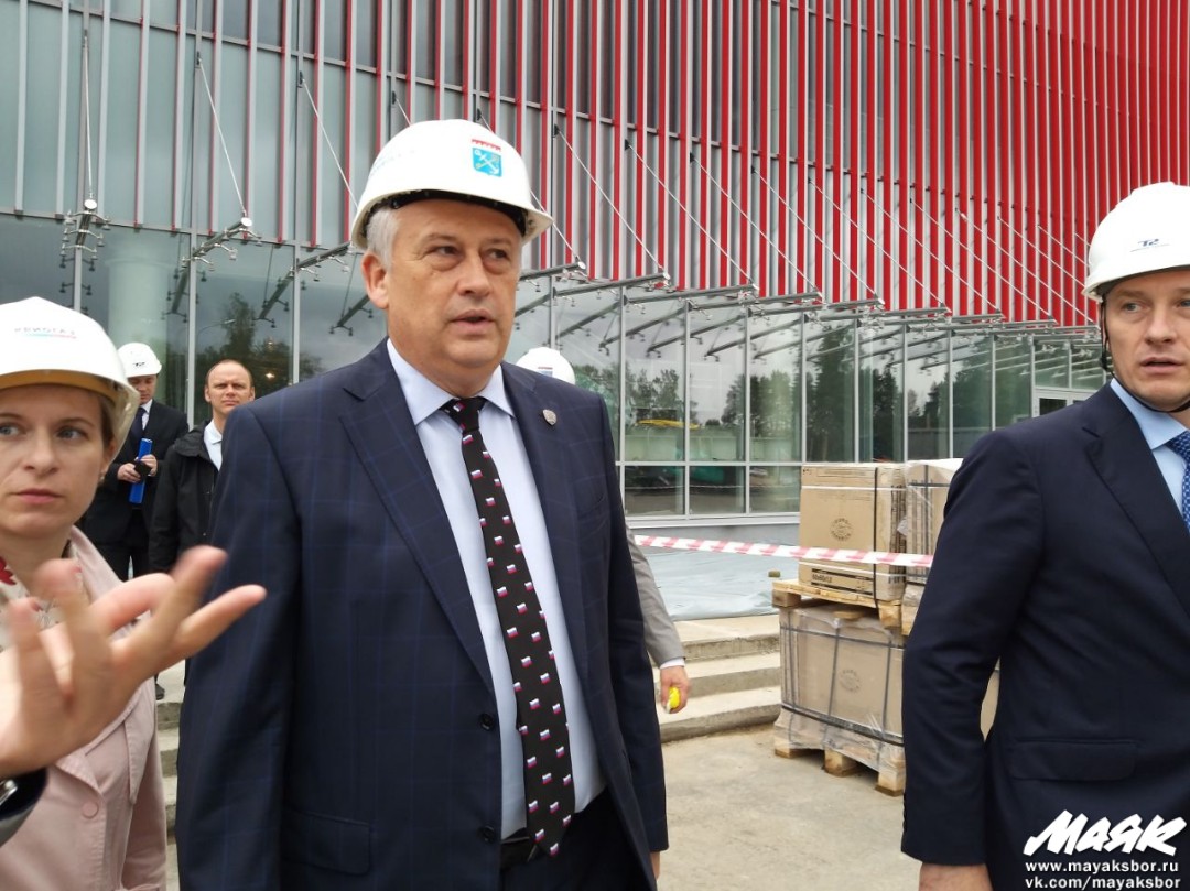 “Здорово получается”: губернатор Ленобласти проверил ход строительства волейбольного центра в Сосновом Бору