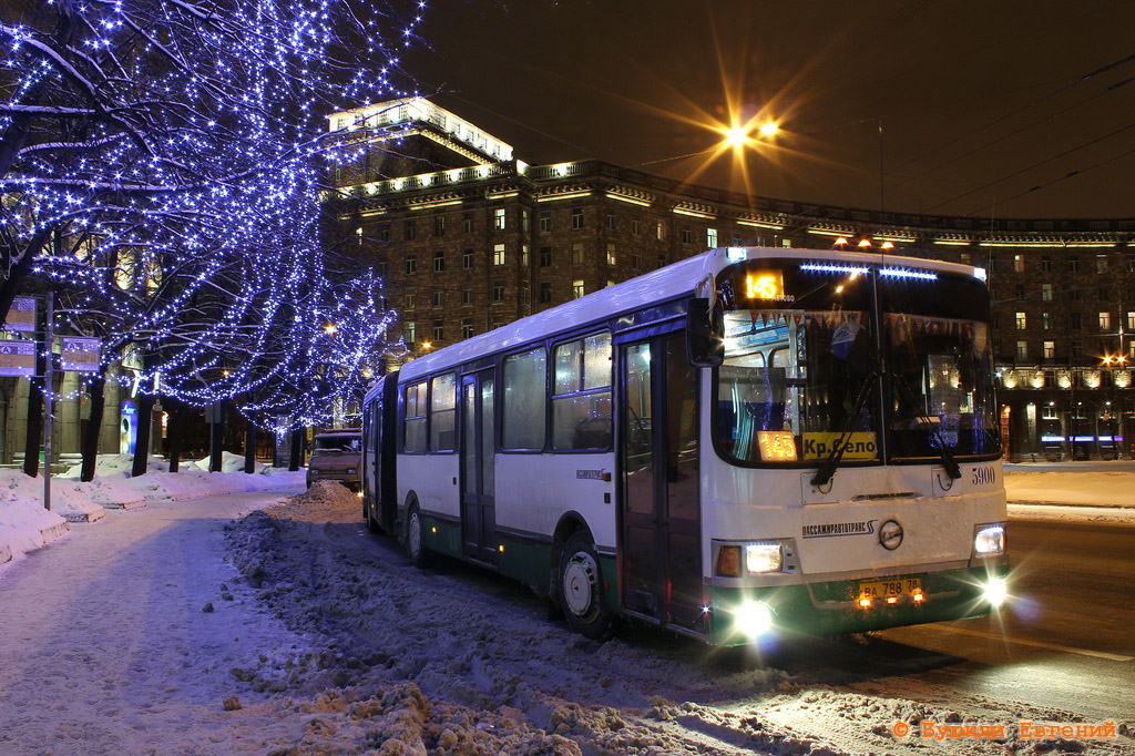 В новогоднюю ночь в Петербурге будут курсировать автобусы