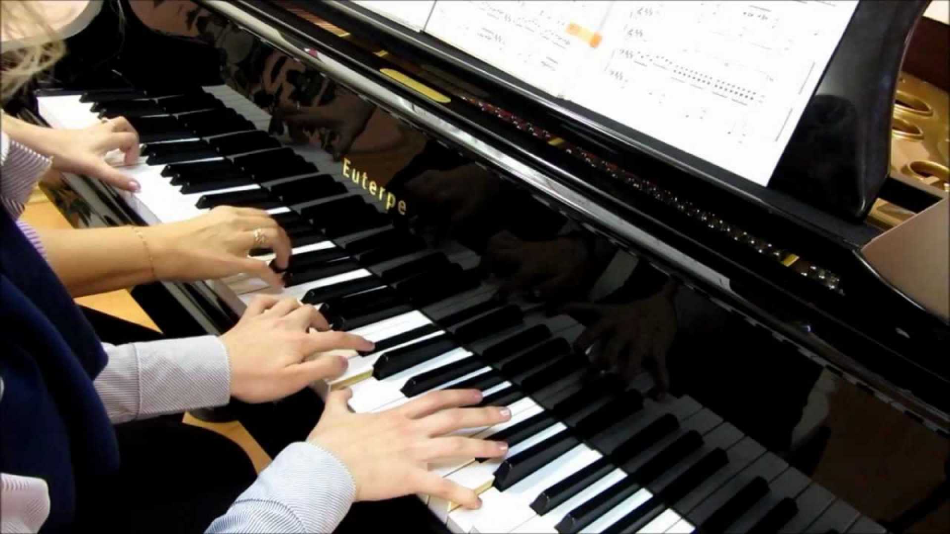 Песня четыре руки. Фортепианный ансамбль в 4 руки. Игра в четыре руки на фортепиано. Пианино в четыре руки. Ансамбль пианистов.