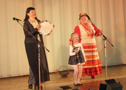 Хор «Ветеран» поздравляют исполнители всех возрастов (Фото Ольги Домашенко)