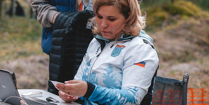 Педагог по ориентированию из Соснового Бора удостоена знака отличия «Отличник просвещения»