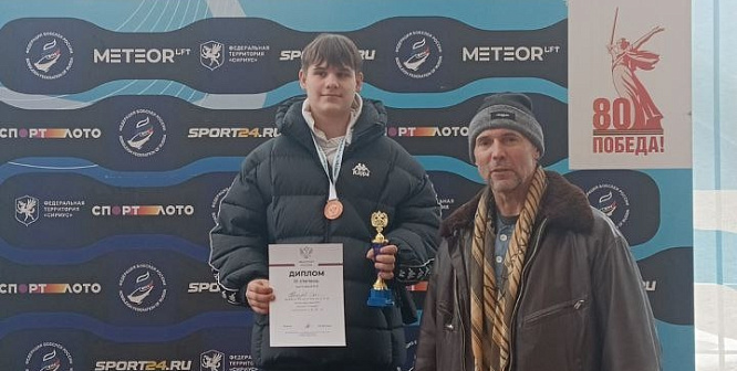 Олег Тропарев из Соснового Бора занял 3 место на Первенстве России по бобслею