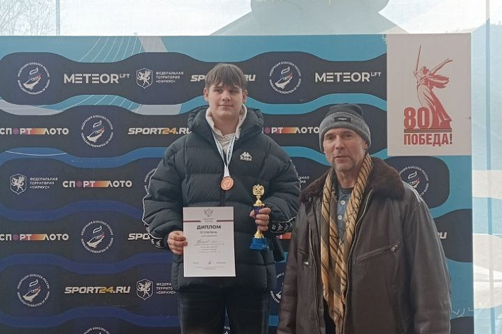 Олег Тропарев из Соснового Бора занял 3 место на Первенстве России по бобслею