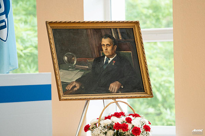 Не день памяти, а день рождения. В Сосновом Бору прошло торжество в честь 100-летия отца-основателя филиала ГОИ Михаила Мирошникова