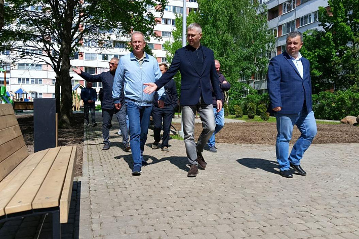 Реконструкция двора на улице Молодежной завершена: торжественное открытие назначено на 6 июня