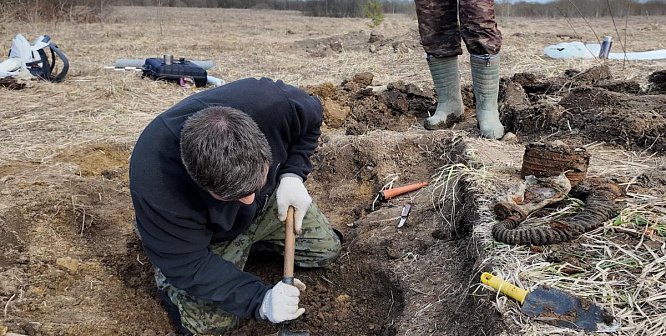 В Копорье сосновоборские поисковики обнаружили останки двух бойцов времен ВОВ