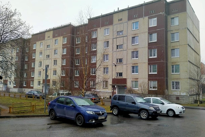 4 года с протекающей крышей. Почему дом 55 по улице Солнечной в Сосновом Бору не дождется капитального ремонта