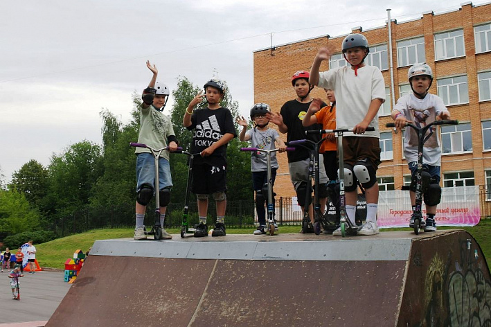 «Наше время» на наших улицах. На площадке скейт-парка в Сосновом Бору прошел молодежный фестиваль