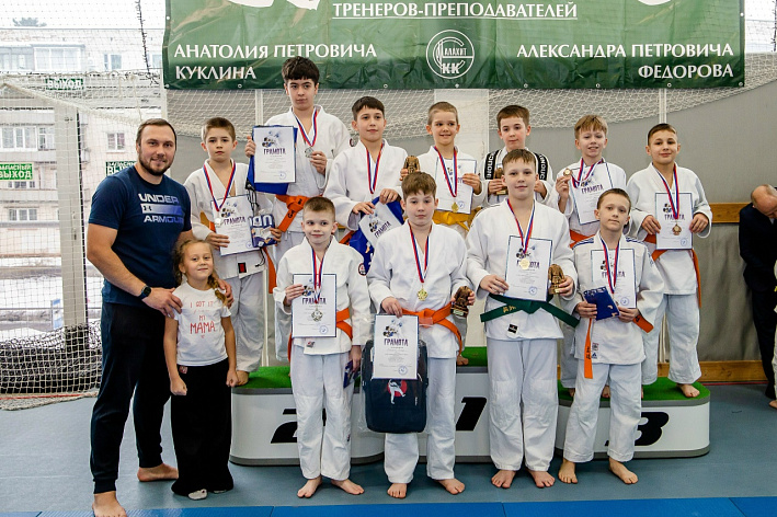 Заслуженному тренеру — награда областного парламента, юным дзюдоистам «Малахита» — призы за победы на турнирах