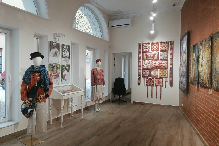 В Государственной Академической капелле в Петербурге открылась выставка «От Ладоги до Балтики» студии лоскутного шиться «Штучка» 