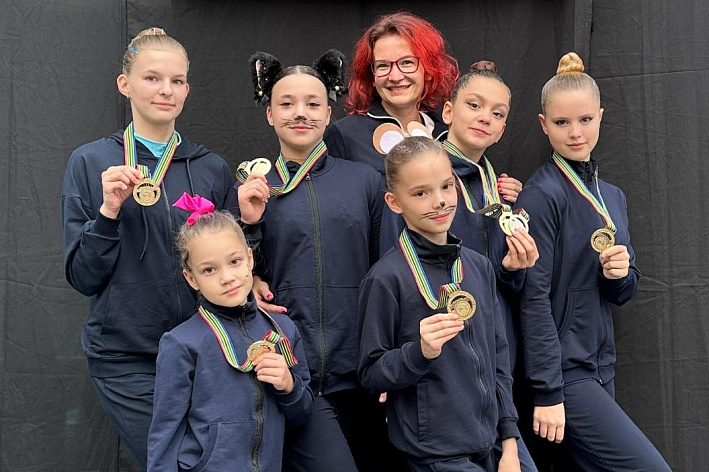 Высота мирового уровня: юные спортсменки из Соснового Бора триумфально выступили на соревнованиях в Кейптауне