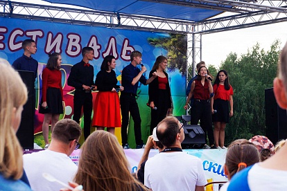 Праздник юмора: в Сосновом Бору состоялся фестиваль КВН