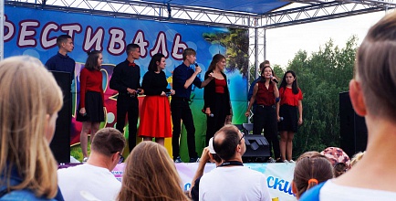 Праздник юмора: в Сосновом Бору состоялся фестиваль КВН