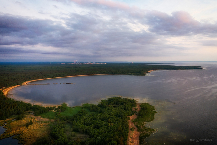 Селища в районе деревень Устье и Ракопежи в Сосновом Бору свидетельствуют о средневековых поселениях на этой земле