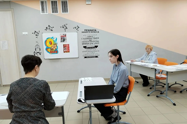 Совет участницы: «Читайте больше книг и пересказывайте». Девятиклассники Соснового Бора прошли итоговое собеседование по русскому языку