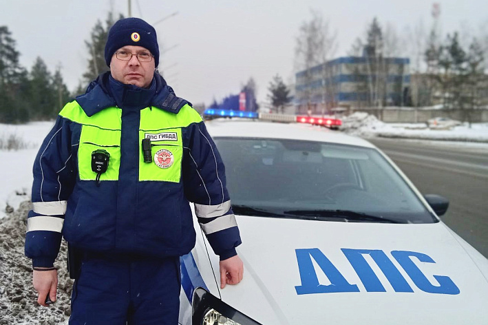 Два взгляда на одну профессию. В День защитника Отечества полицейские Соснового Бора рассказывают, что для них значит всегда помогать людям