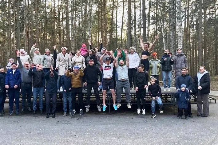 Драйв в самом сердце Соснового Бора: танцевальный мастер-класс прошёл в парке «Белые пески»
