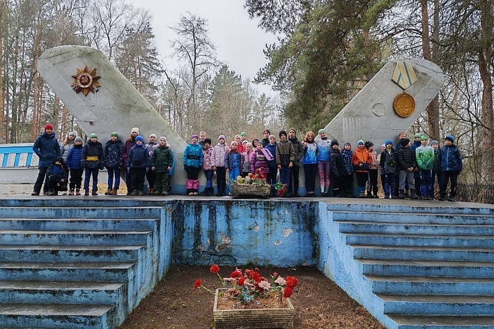 Ориентировщики из «Ювенты» побывали у памятников военному времени в Борках