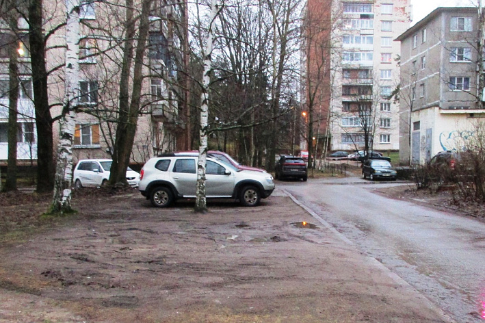 Паркуешь авто на газоне — дождешься штрафа