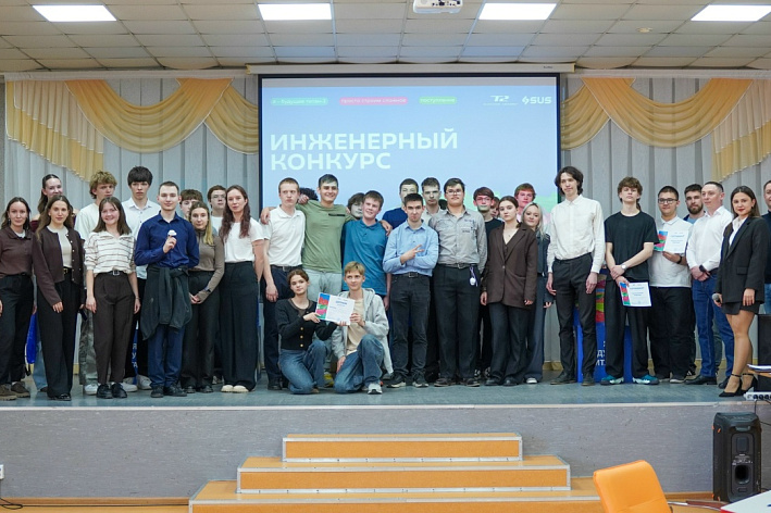 Юные инженеры работали над созданием машины Голдберга и учились «Просто строить сложное»