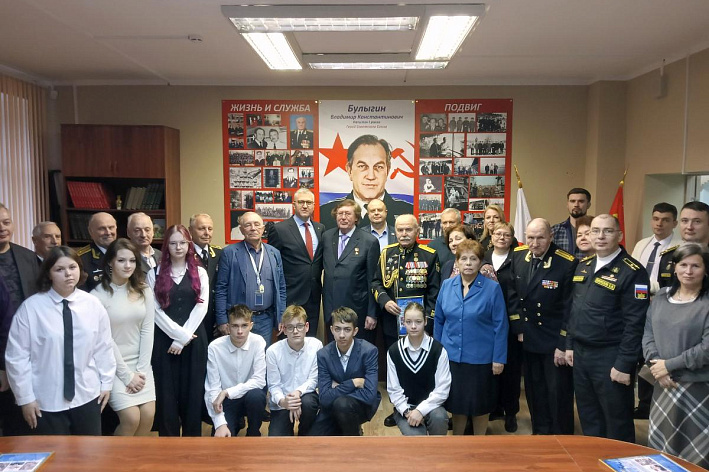 В память о Герое. В школе №4 открыли выставку, посвященную Владимиру Булыгину