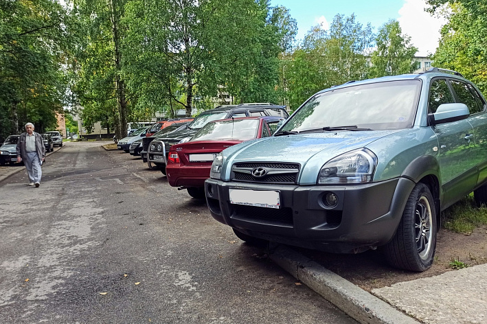 В Сосновом Бору обратят внимание на нарушителей правил парковки в обновленных дворах