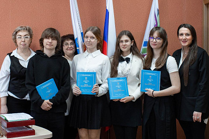 В сосновоборской школе №7 вручили книги участникам проекта «Территория успеха: Пегас»