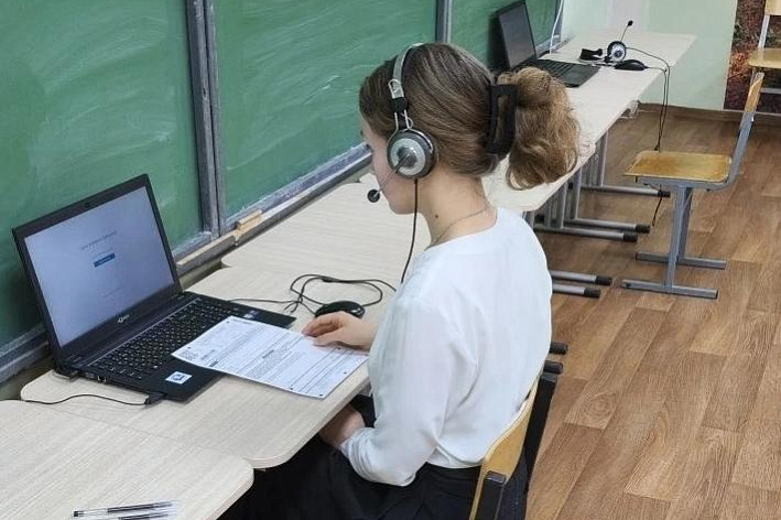 Сколько школьников в Сосновом Бору записались на ЕГЭ по английскому языку и как оценивают устную часть экзамена