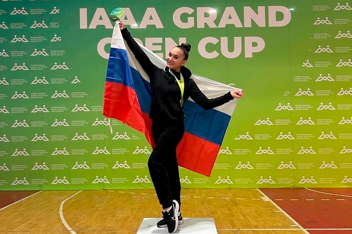 Ульяна Тёсова из Соснового Бора стала чемпионкой мира по воздушной гимнастике