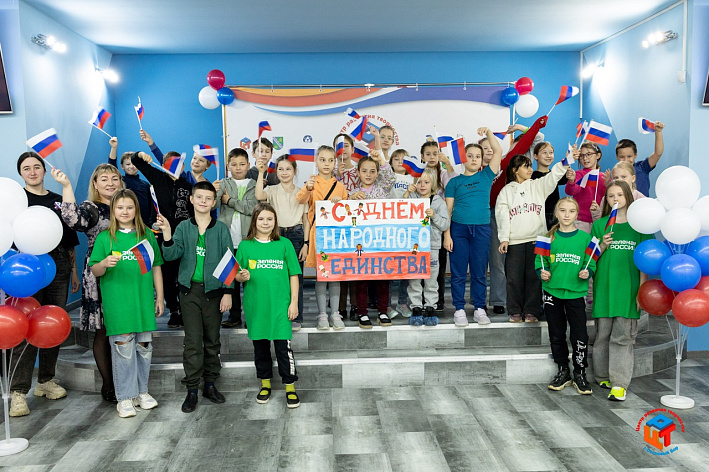 Ощутив себя частью дружного сообщества. Праздник «Россия наш единый дом» прошел в Центре развития творчества в Сосновом Бору