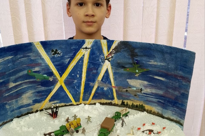 Воспитанник сосновоборского ЦРТ стал победителем «Мастерской талантов» с диорамой «Дорога жизни»