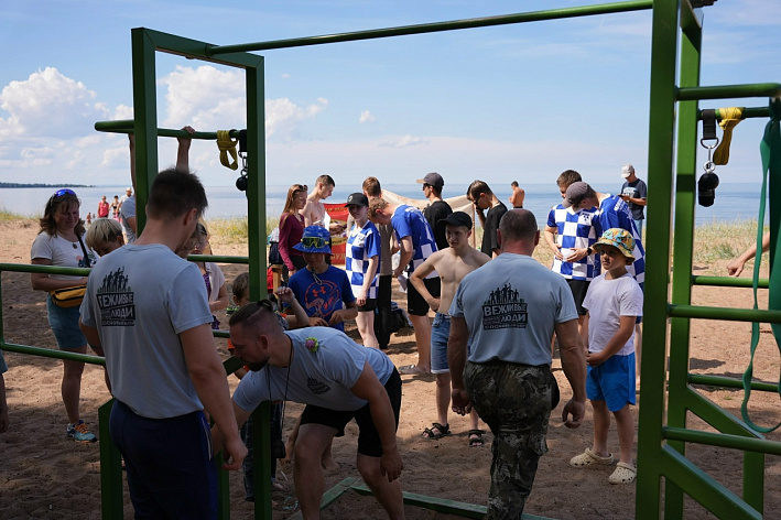 Волейбол, теннис, футбол, фрисби, воркаут – на пляже в Липово прошел фестиваль по пляжным видам спорта
