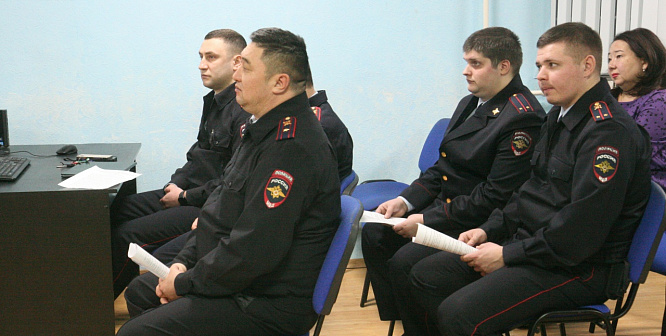 Чего не стоит делать никогда. Участковые Соснового Бора рассказали о проделанной в 2025 году работе